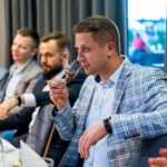 Widok na uczestników degustacji whisky pod czas jednego ze spotkań Pick and Taste